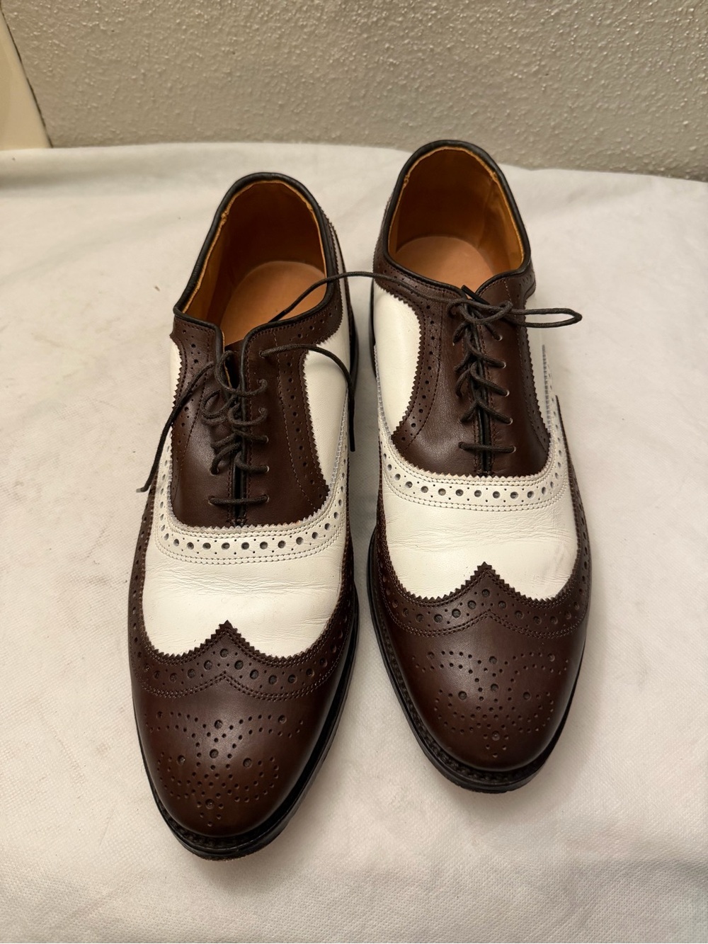 Allen Edmonds Brown and White Two-Tone Wingtip Oxfords, pre-owned,SZ9